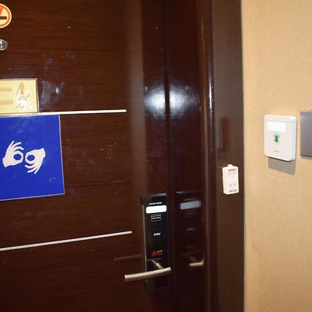 Frontel Al Harithia Hotel Medina Exterior photo A door with a disabled toilet sign
