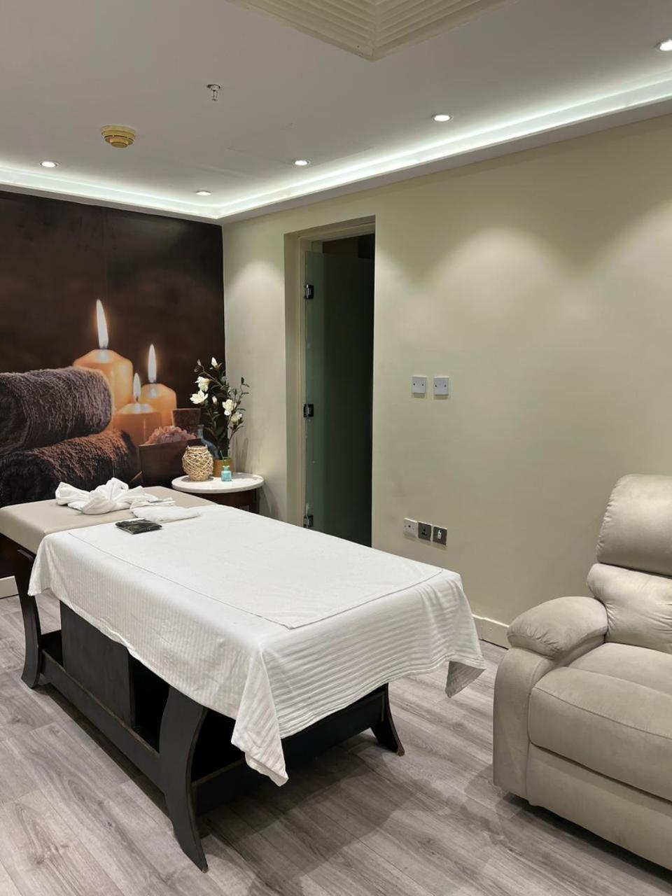 Frontel Al Harithia Hotel Medina Exterior photo A treatment room at a spa