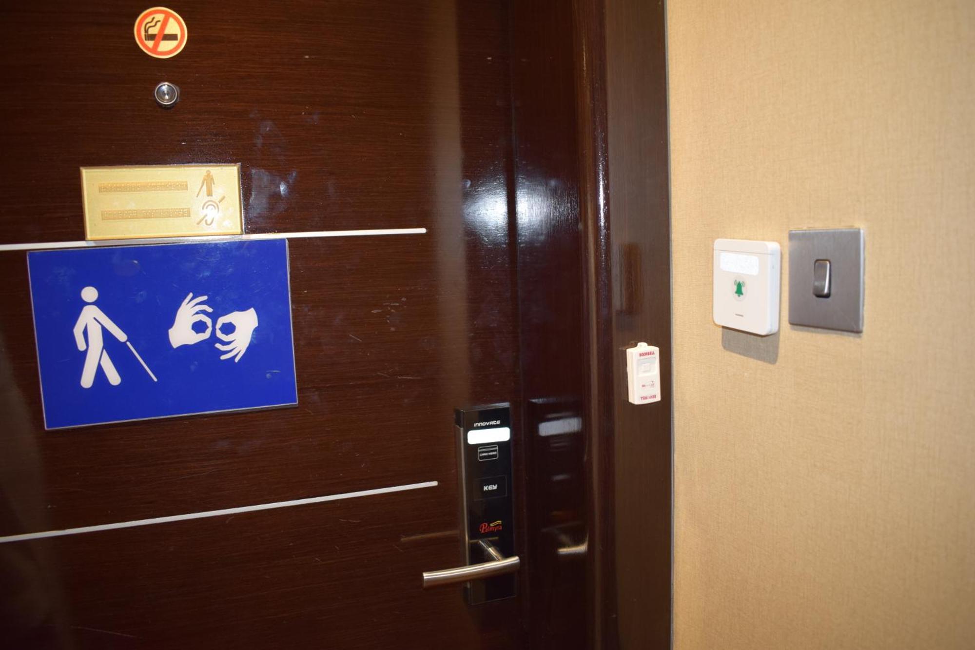Frontel Al Harithia Hotel Medina Exterior photo A door with a disabled toilet sign