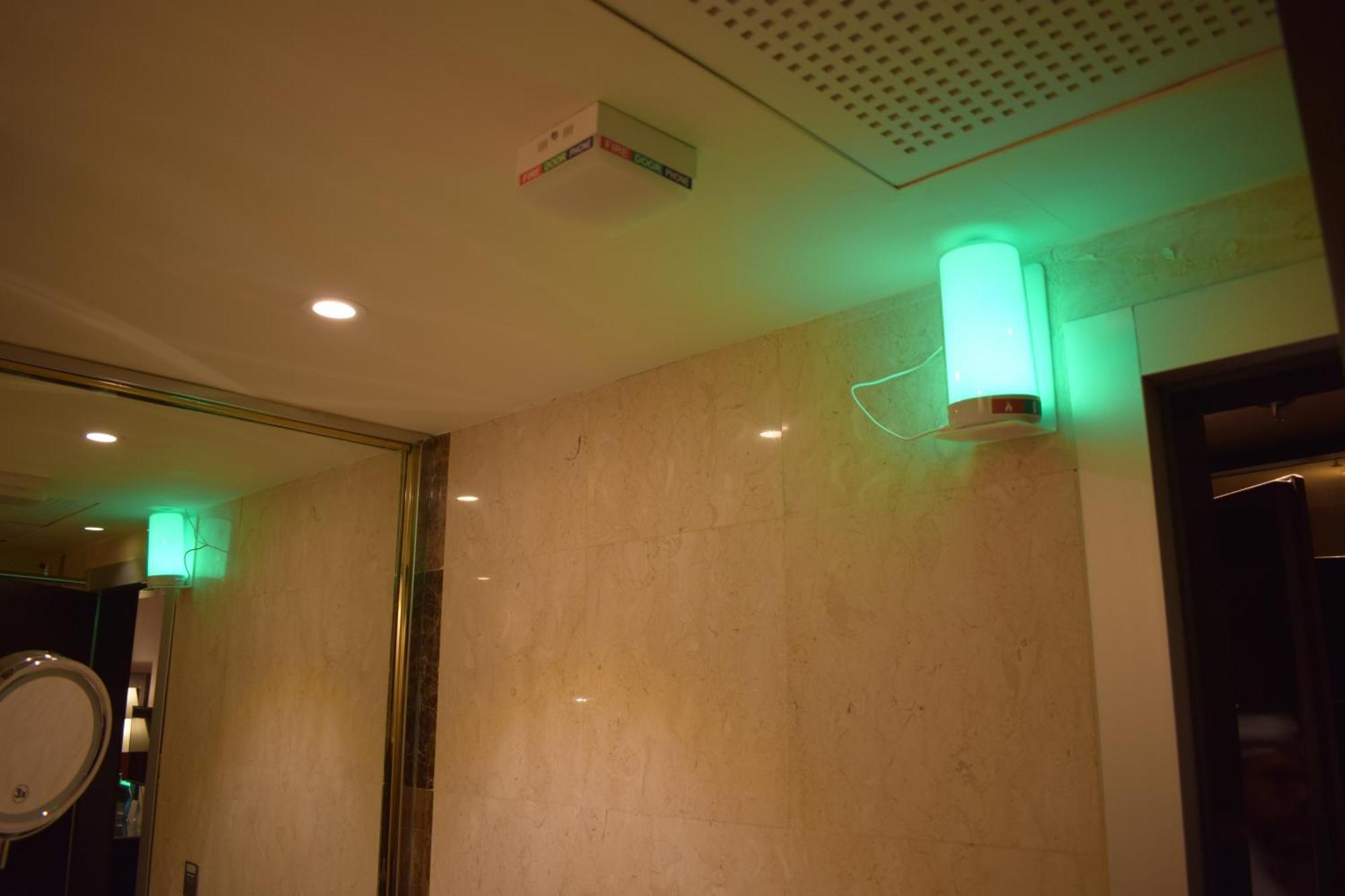 Frontel Al Harithia Hotel Medina Exterior photo A green light indicates that the elevator is clear for use.