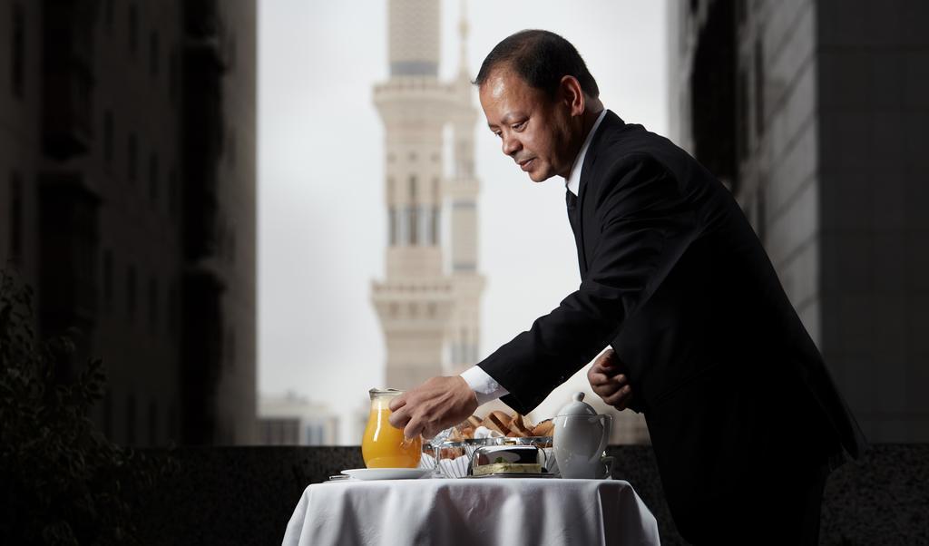 Frontel Al Harithia Hotel Medina Exterior photo A butler at the Four Seasons Hotel in Cairo, Egypt